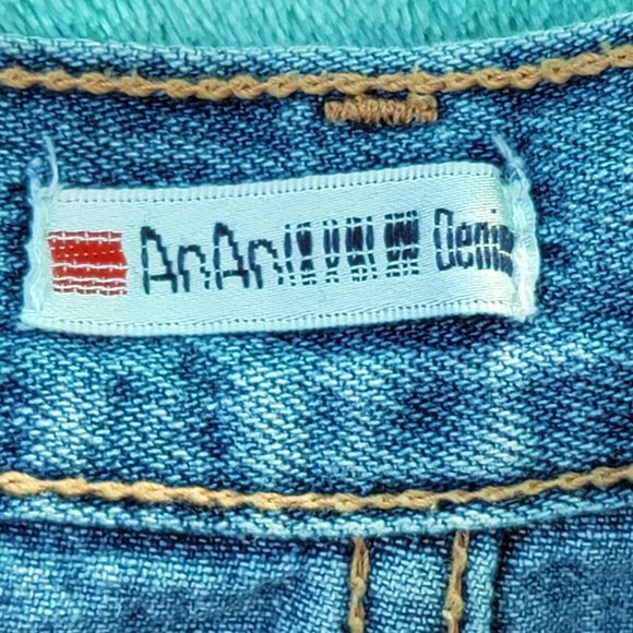 Vintage AnAn denim blue denim skirt. Size 3 - Picture 4 of 9